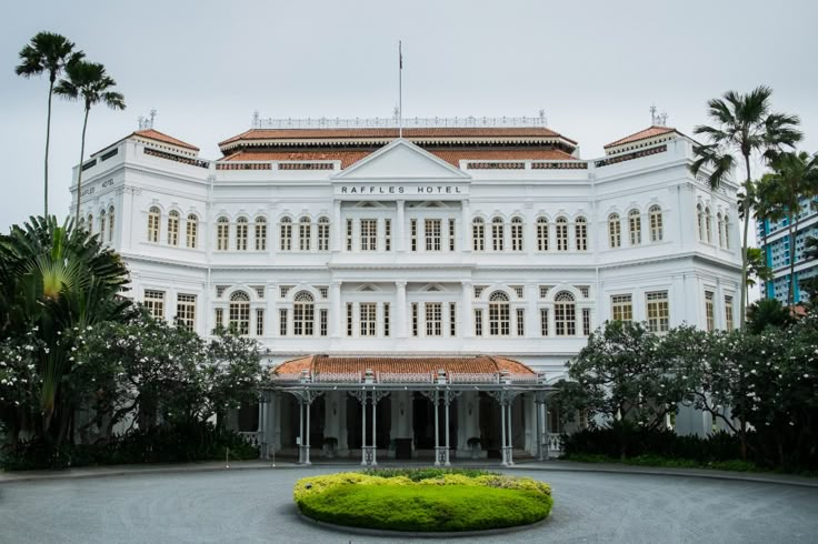 Thiết kế khách sạn Raffles Singapore mang phong cách cổ điển với kiến trúc thuộc địa đặc trưng