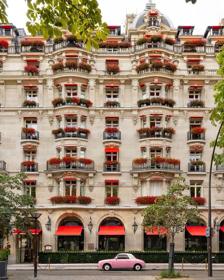 Thiết kế kiến trúc khách sạn Hotel Plaza Athénée tại Paris